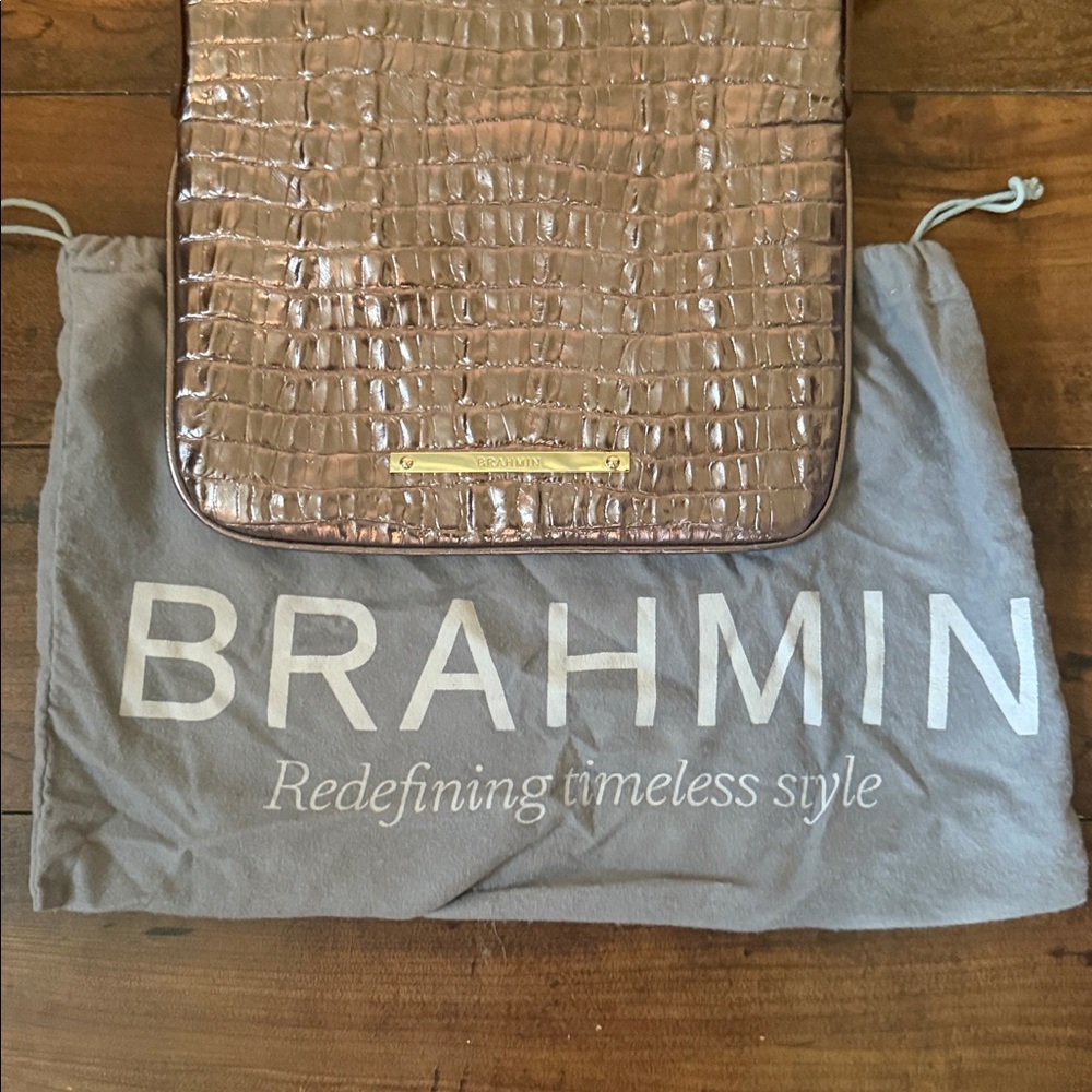 Brahmin Pewter Leather Elegant Crocodile-Embossed Crossbody Bag. Like New. - Picture 8 of 8